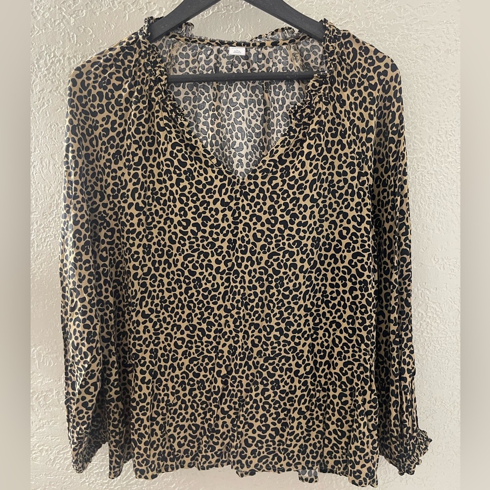 Old Navy Women’s Leopard Print V-Neck Blouse Size Large Petite